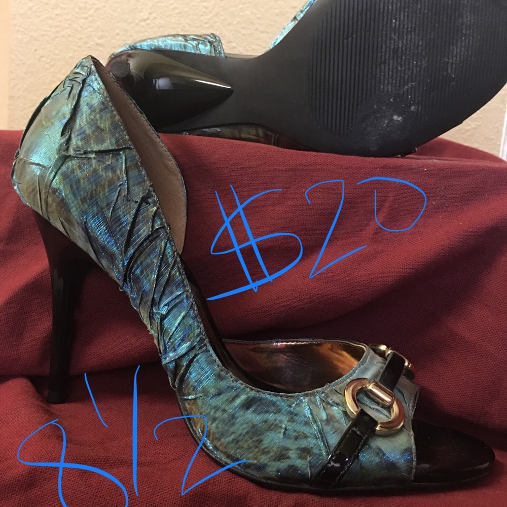 Shoes - Picture 5 of 8